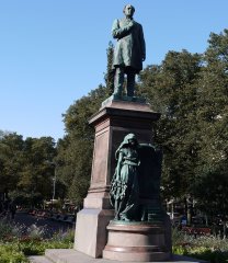 Johan Ludvig Runeberg Monument Helsinki - Discovering Finland