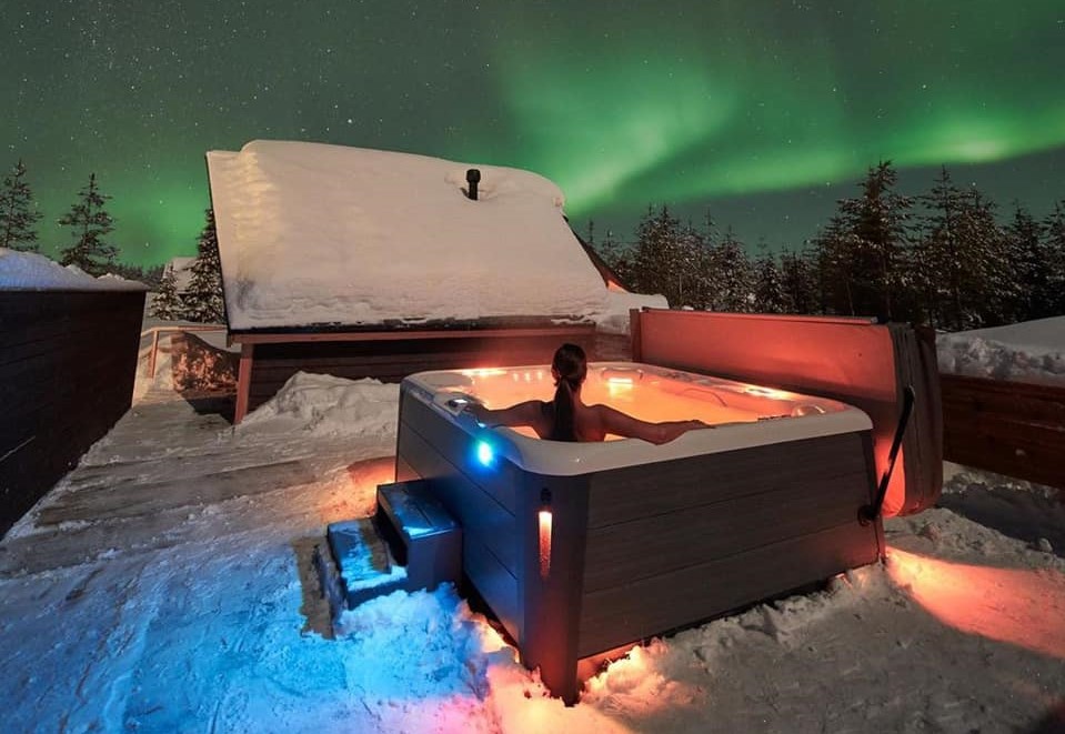 Northern Levi - Glass Resort Under Aurora Borealis